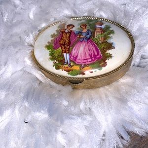 Fragonard oval pillbox